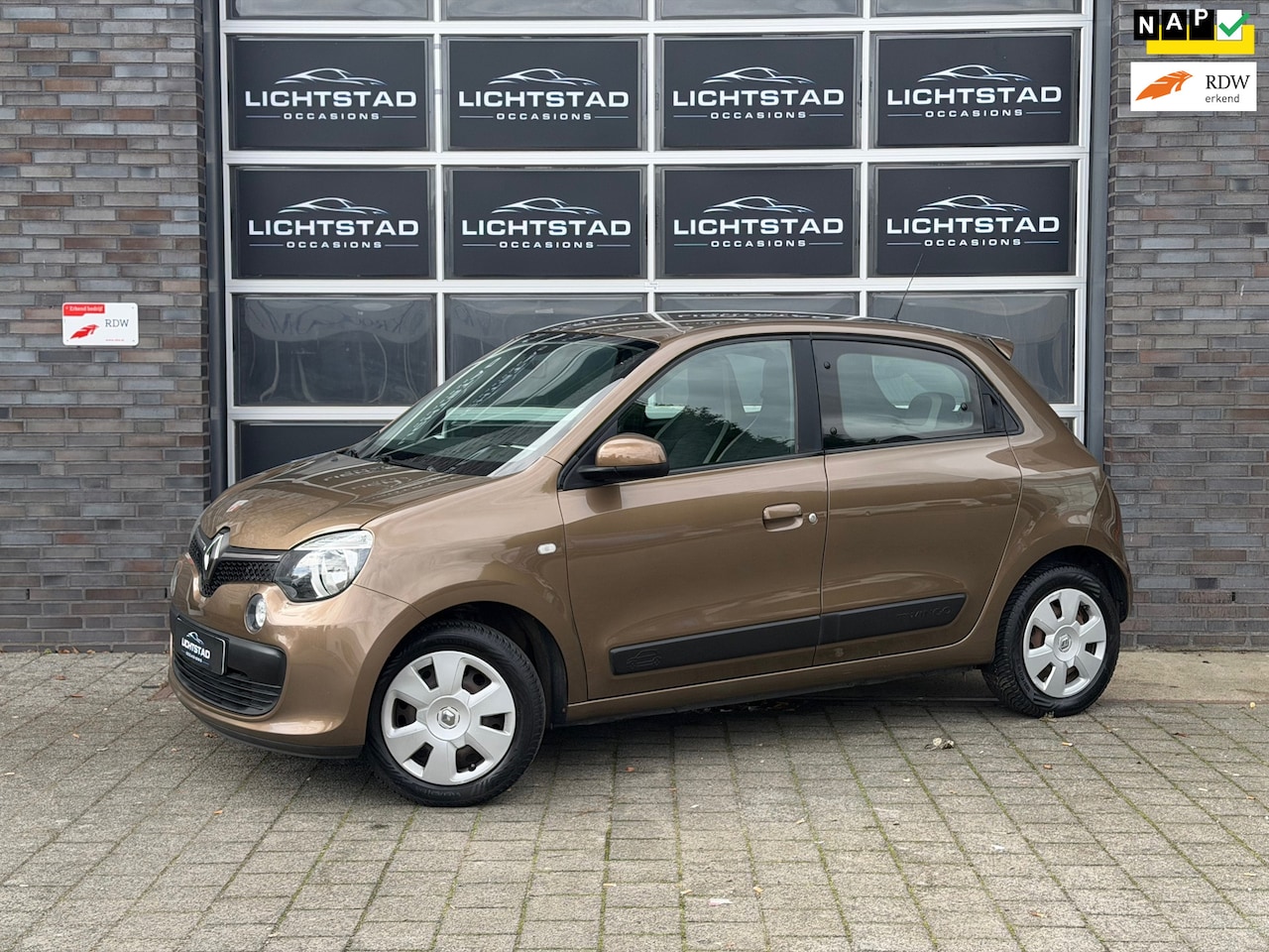 Renault Twingo - 1.0 SCe Expression AIRCO BLUETOOTH CRUISE START STOP APK ONDERHOUD - AutoWereld.nl