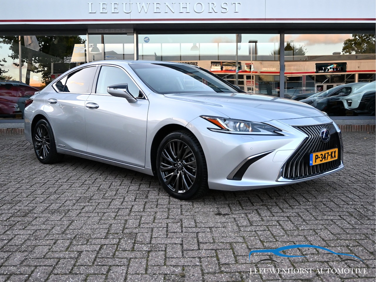 Lexus ES - 300h Comfort Line 300h Comfort Line, panodak, elektr. stoelen, camera, 2 x PDC, leer, Dealer onderhouden - AutoWereld.nl