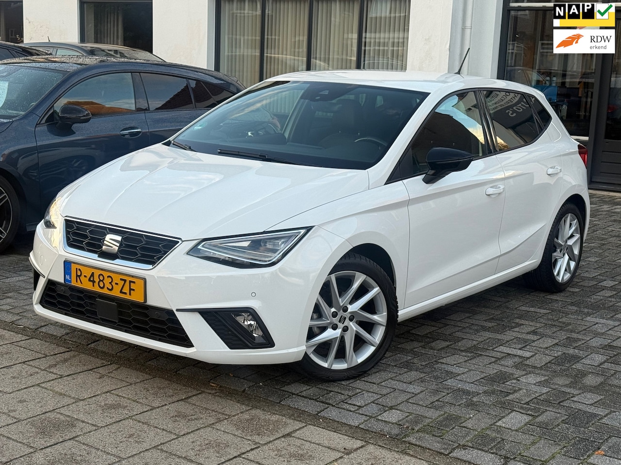 SEAT Ibiza - 1.0 EcoTSI FR Business Connect 1.0 EcoTSI FR Business Connect, Apple Carplay/Android,Sfeerverlichting,Navigatie,Achteruit - AutoWereld.nl