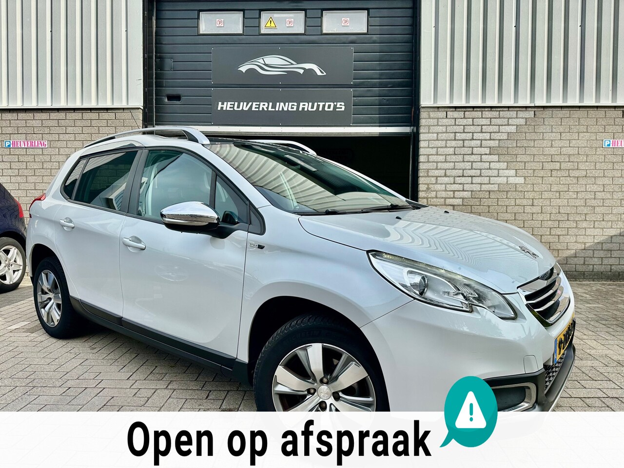 Peugeot 2008 - 1.2 PureTech Style | Cruise | Clima | Pano | PDC - AutoWereld.nl