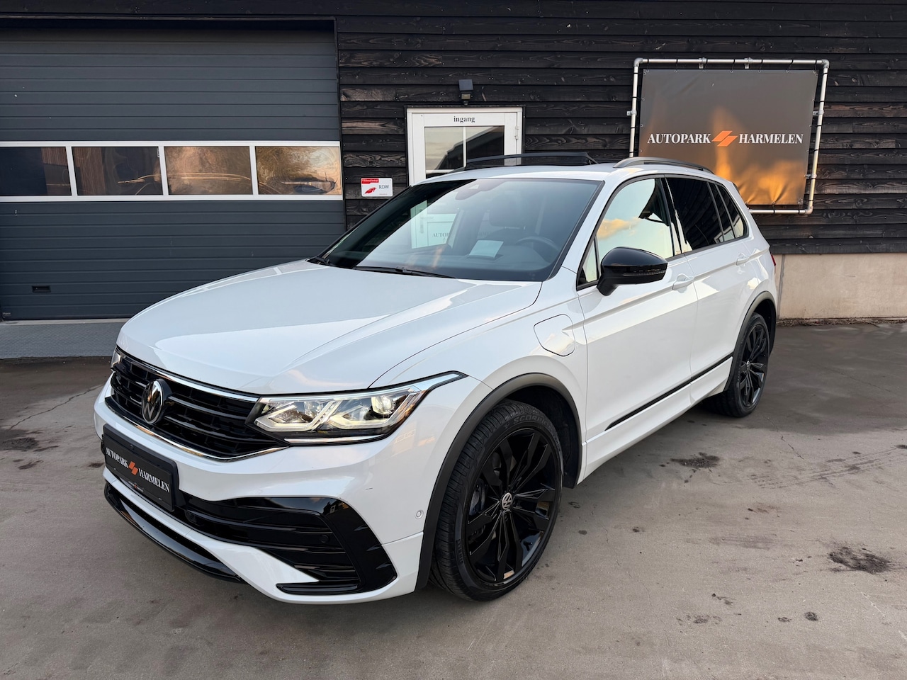 Volkswagen Tiguan - 1.4 TSI eHybrid 3x R-Line Pano Blackstyle - AutoWereld.nl