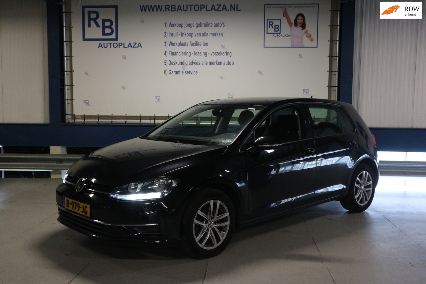 Volkswagen Golf - 1.0 TSI STOELVERWARMING / VELG / NW NAVI / LED / BLACK PACK ! ! - AutoWereld.nl