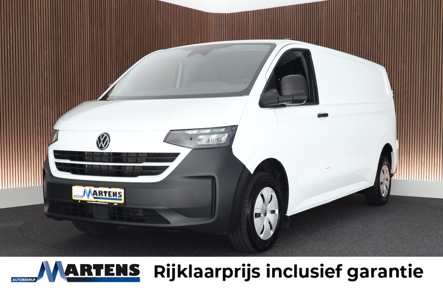 Volkswagen Transporter - T7 2.0 TDI 110pk L2H1 Life Incl. BPM! Parkeersensoren Carplay Bijrijdersbank - AutoWereld.nl