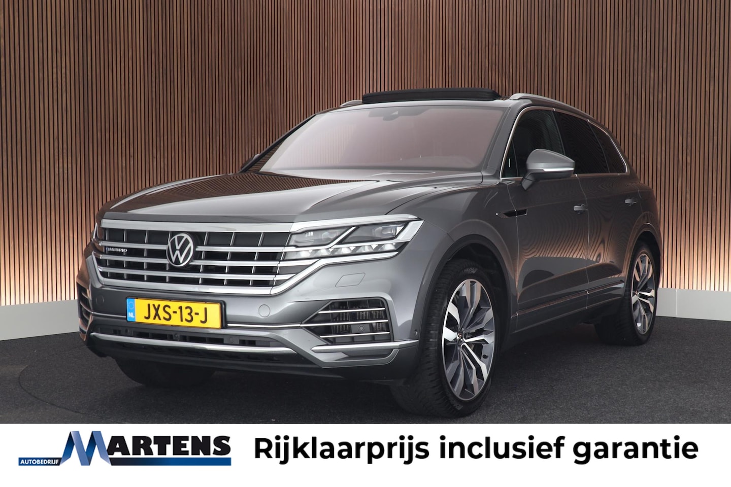 Volkswagen Touareg - 3.0 TSi eHybrid 380pk 4MOTION Elegance Stoelventilatie 360Camera Trekhaak Keyless Panorama - AutoWereld.nl