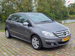 Mercedes-Benz B-klasse - 200 Automaat panorama dak navigatie cruis control trekhaak parkeer sensor