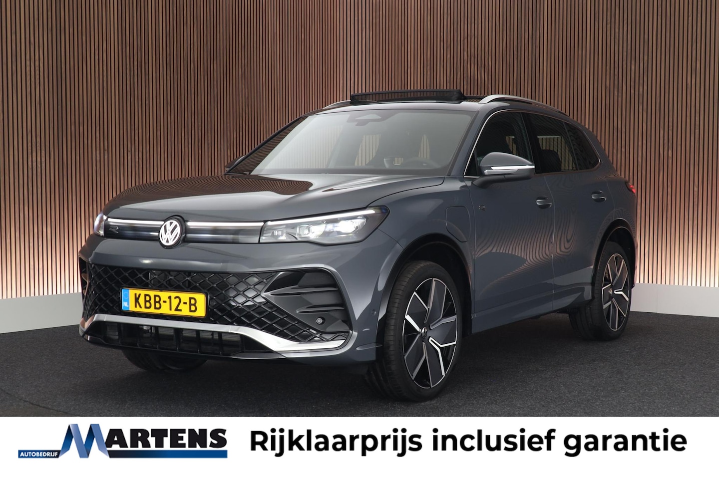 Volkswagen Tiguan - 1.5 272pk eHybrid R-Line Edition Trekhaak Camera Keyless Massage Virtual Cockpit Panoramad - AutoWereld.nl