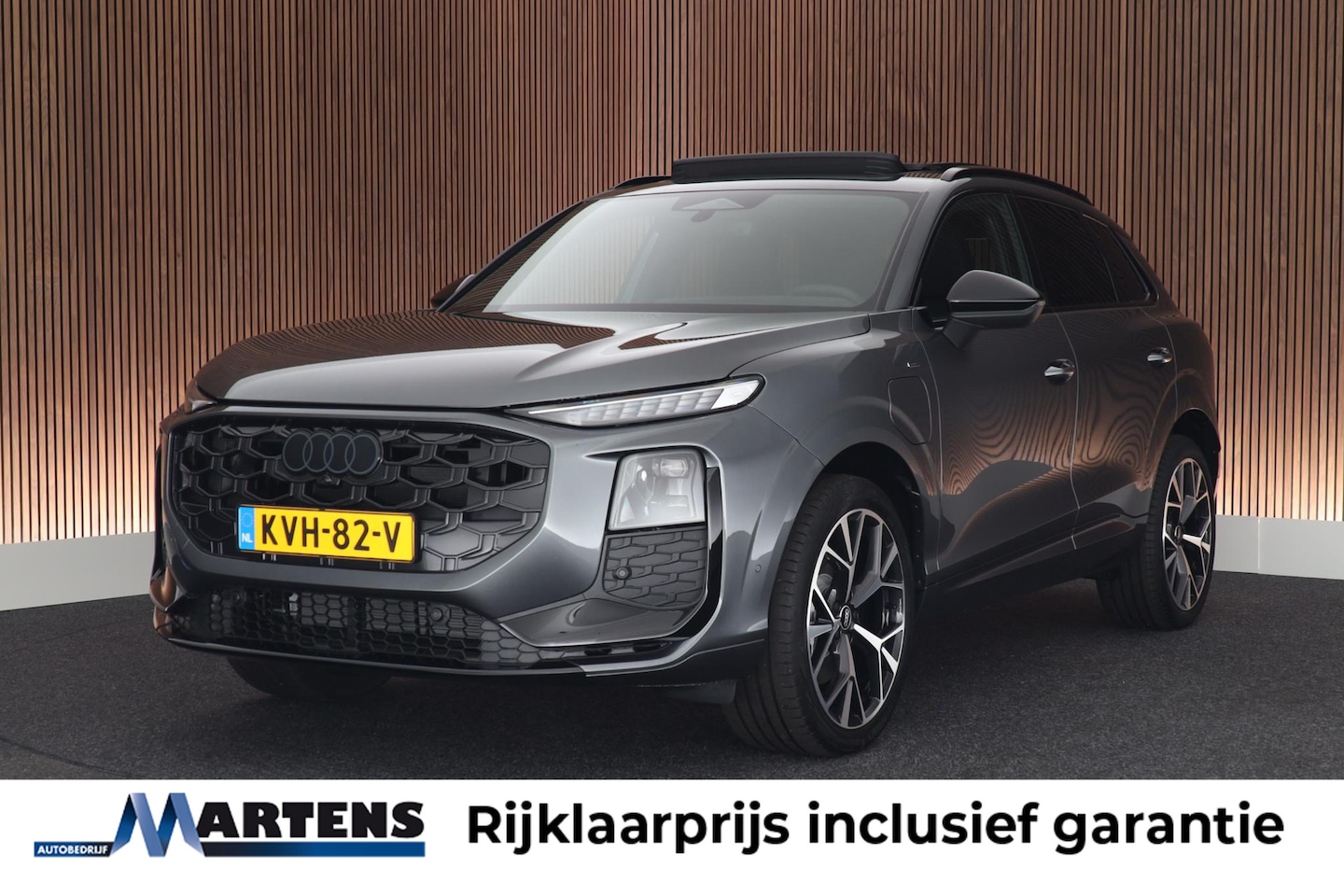 Audi Q3 - 1.5 272pk e-hybrid S edition Trekhaak Camera Keyless Panoramadak Stoelverwarming Virtual C - AutoWereld.nl