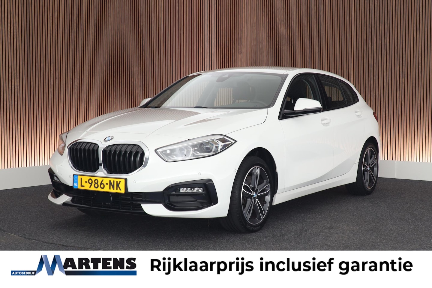 BMW 1-serie - 118i 136pk Business Edition Plus Trekhaak Camera Leder Navigatie Stoelverwarming - AutoWereld.nl