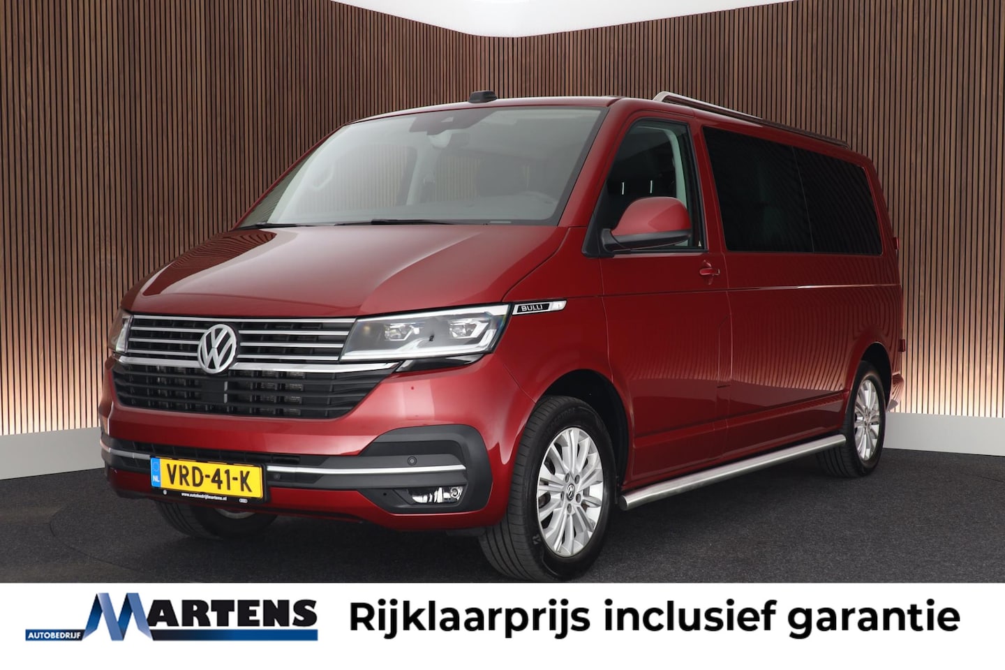 Volkswagen Transporter - 2.0 TDI 150pk DSG L2H1 32 DC Bulli Trekhaak Camera Leder LED Virtual Cockpit Navigatie - AutoWereld.nl