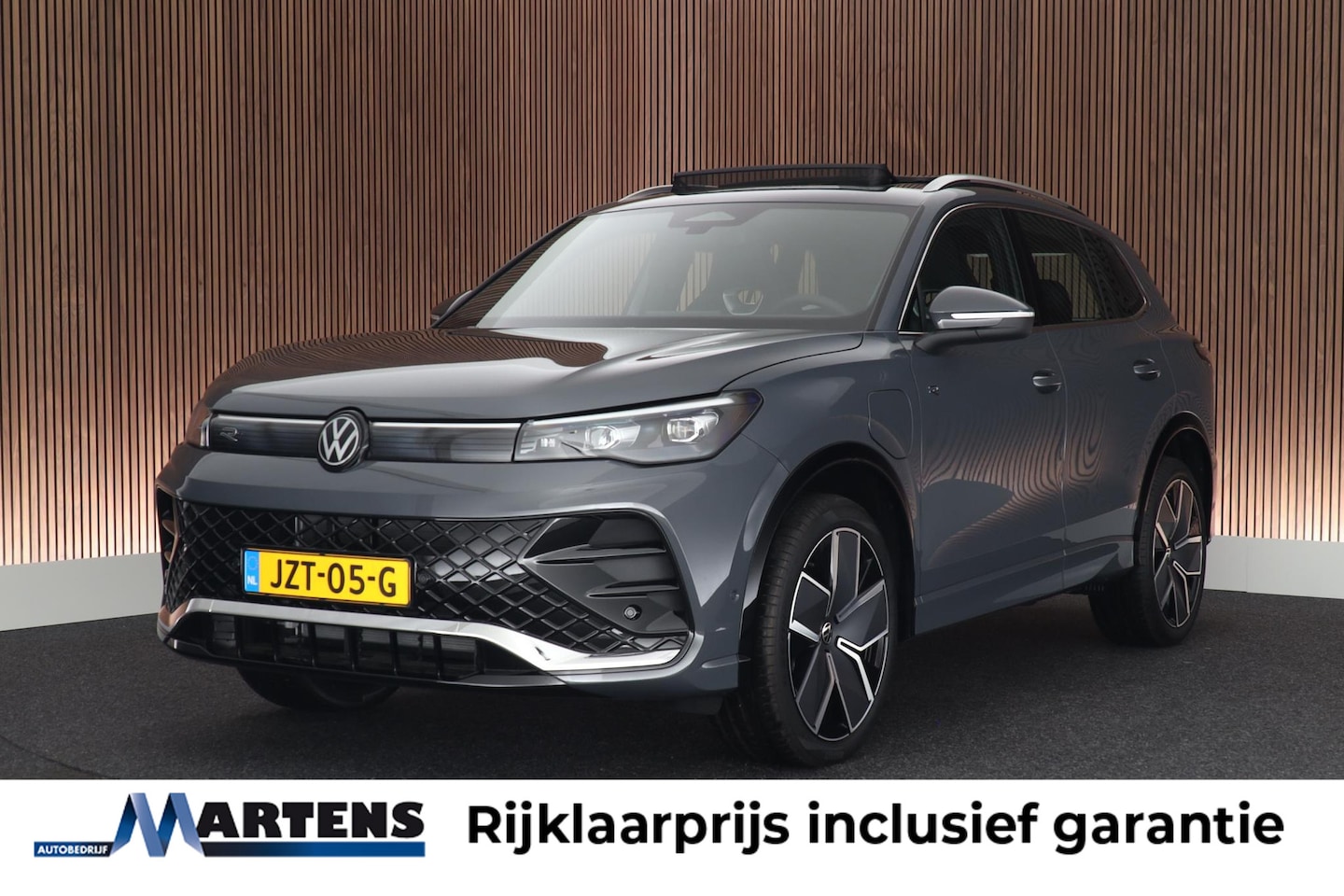 Volkswagen Tiguan - 1.5 272pk eHybrid R-Line Edition Trekhaak Camera Keyless Massage Virtual Cockpit Panoramad - AutoWereld.nl
