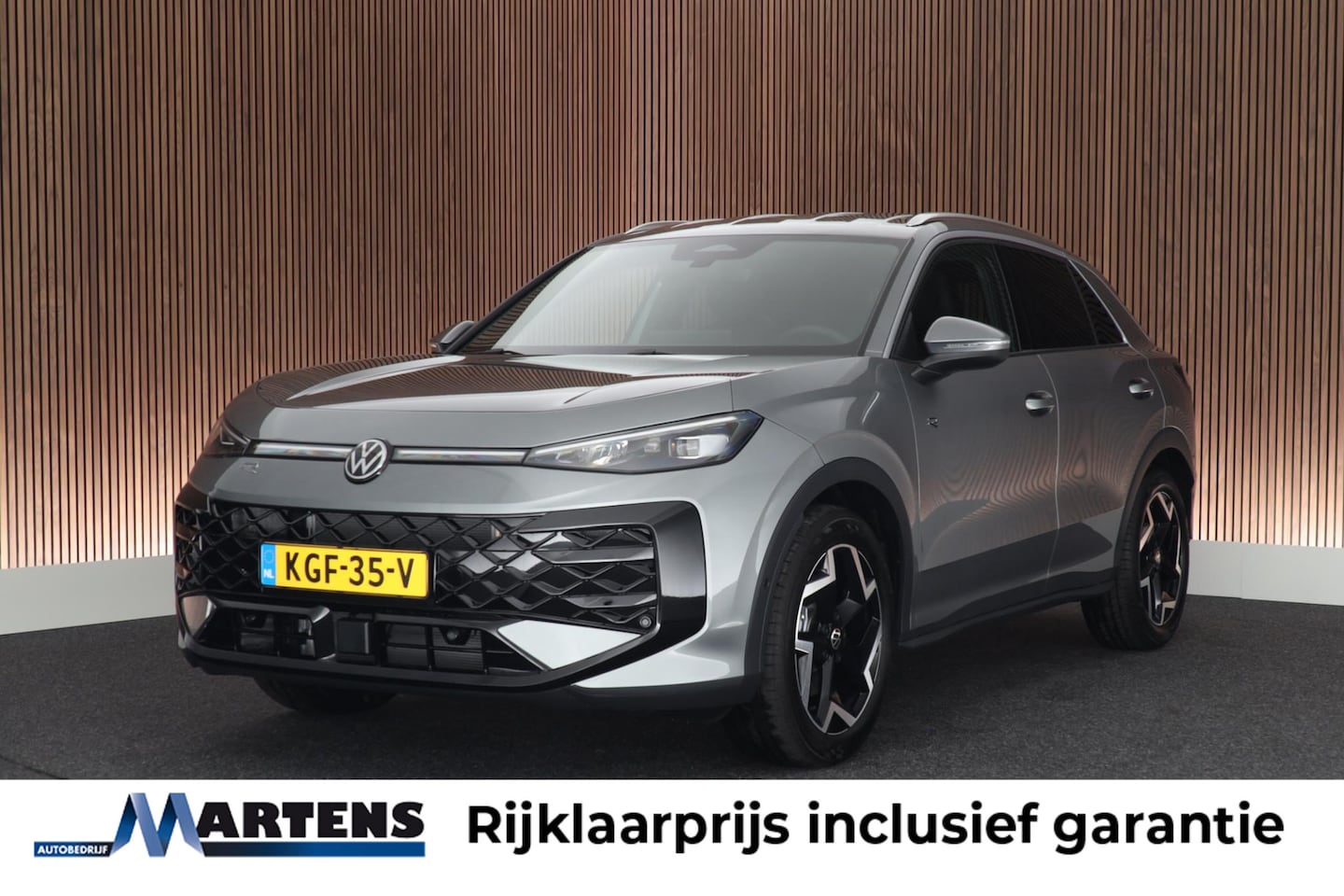 Volkswagen T-Roc - 1.5 eTsi 150pk DSG R-Line First Edition Trekhaak Camera Keyless Stoelverwarming Virtual Co - AutoWereld.nl