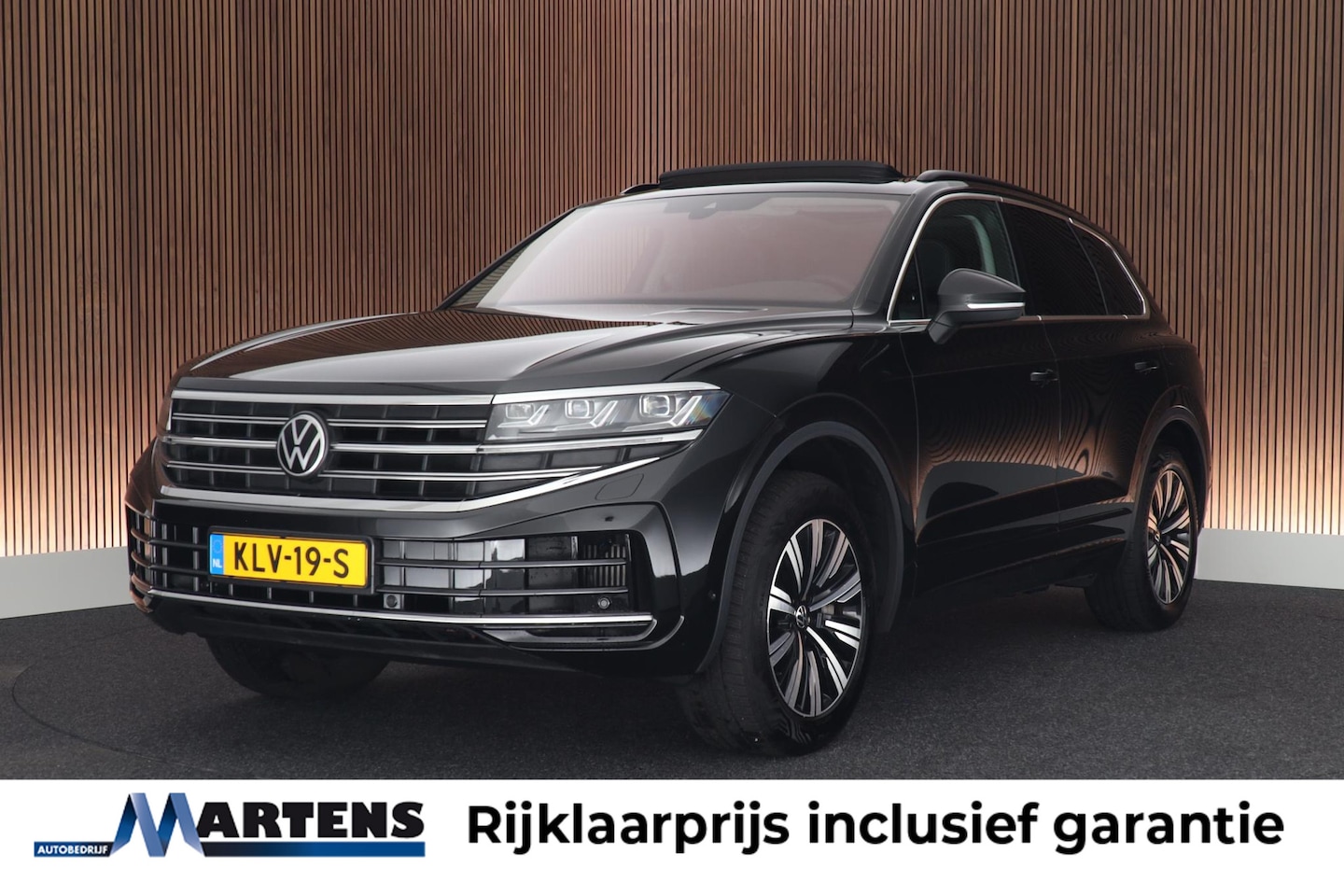 Volkswagen Touareg - 3.0 e-Hybrid 381pk Elegance Trekhaak Camera Leder Virtual Cockpit Panoramadak Navigatie - AutoWereld.nl