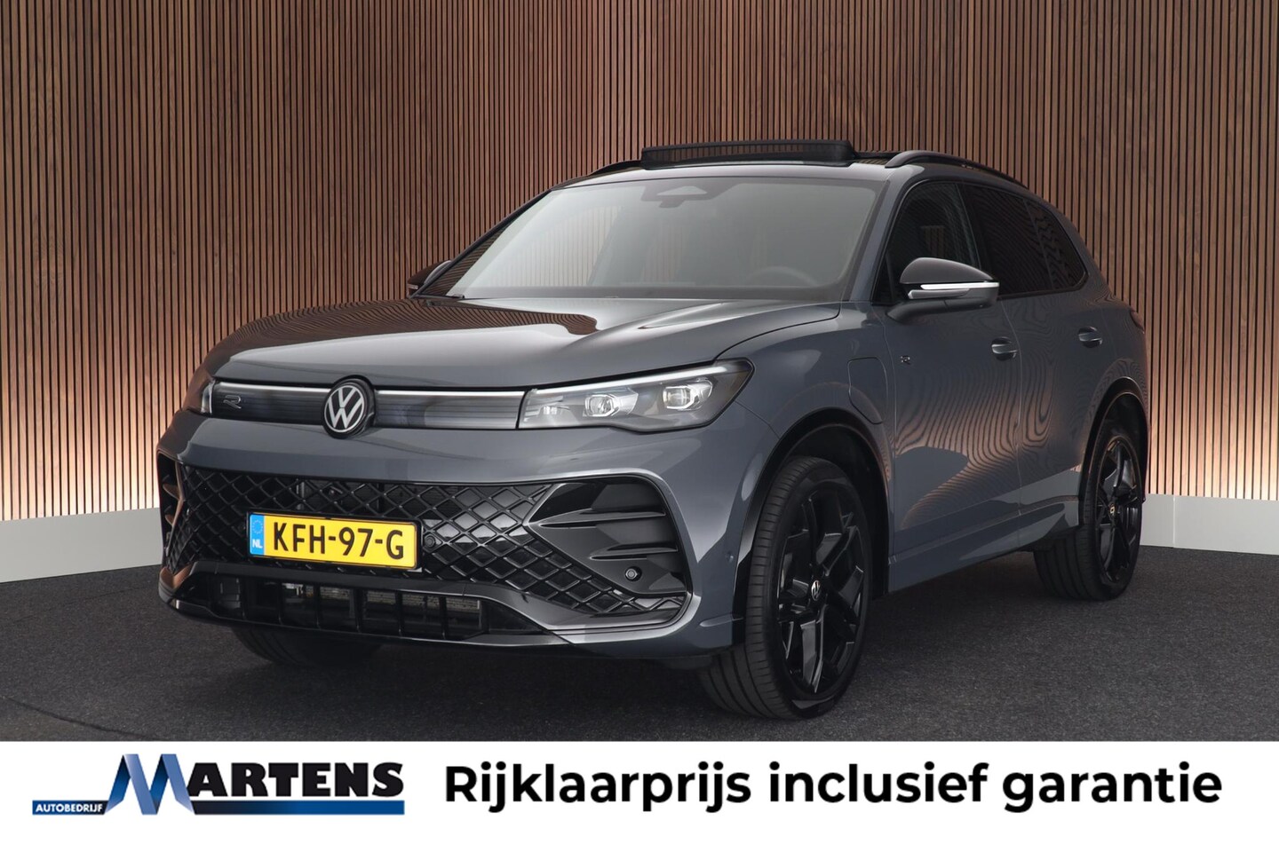 Volkswagen Tiguan - 1.5 272pk eHybrid R-Line Edition Black Style Trekhaak 360Camera Keyless Massage Virtual Co - AutoWereld.nl