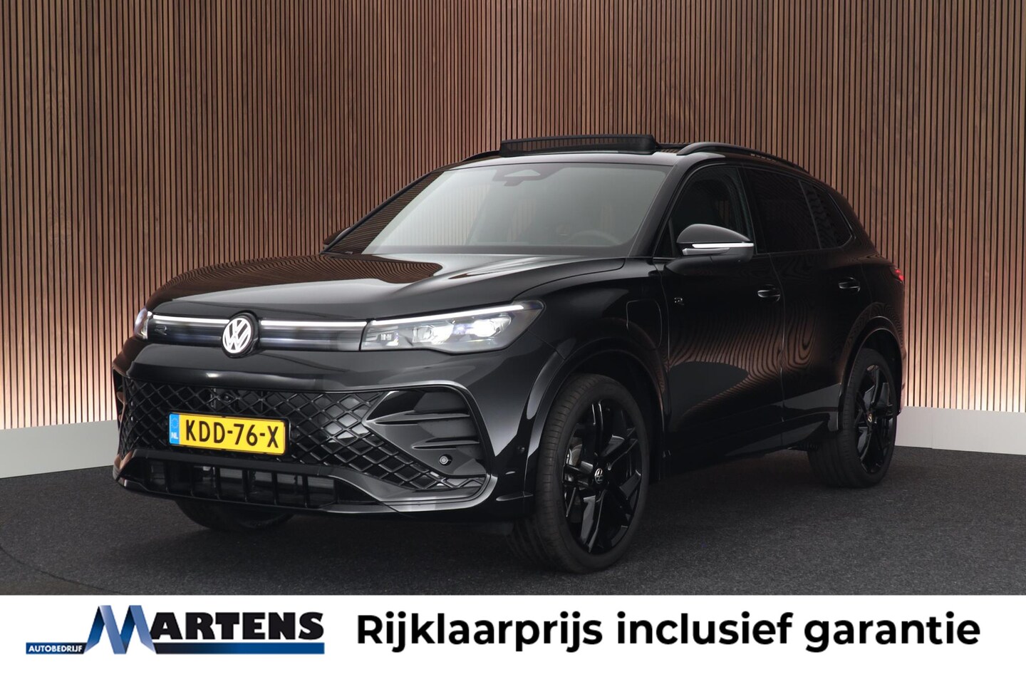 Volkswagen Tiguan - 1.5 272pk eHybrid R-Line Edition Black Style Trekhaak 360Camera Keyless Massage Virtual Co - AutoWereld.nl