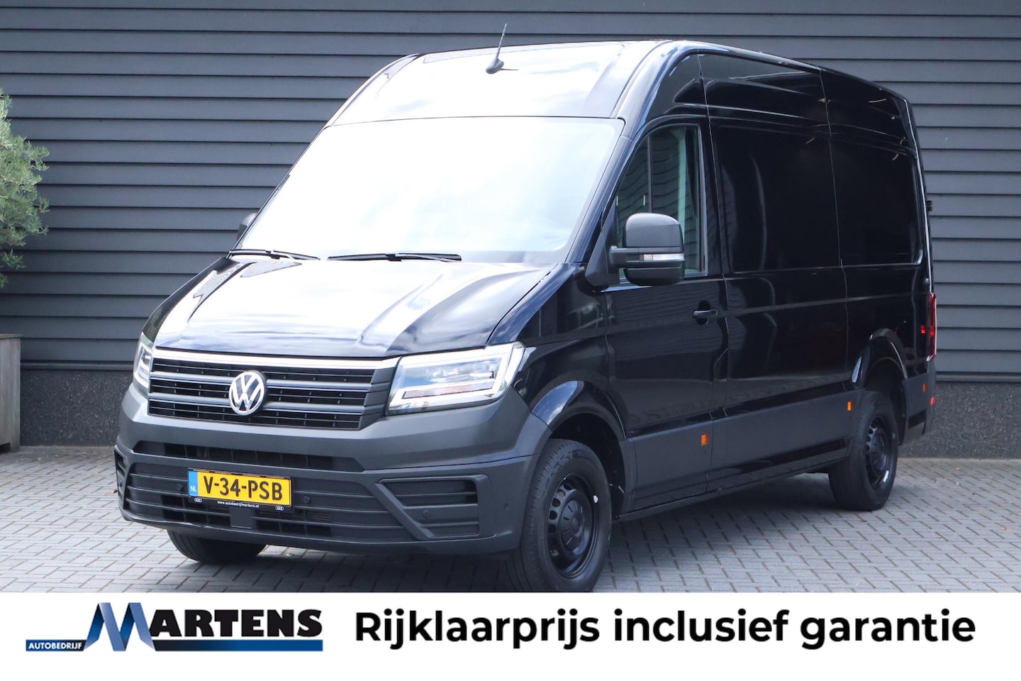 Volkswagen Crafter - 35 2.0 TDI 177pk DSG L3H3 Trekhaak Camera LED Stoelverwarming Navigatie - AutoWereld.nl