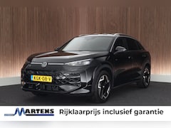 Volkswagen T-Roc - 1.5 eTsi 150pk DSG R-Line First Edition Trekhaak Camera Keyless Stoelverwarming Virtual Co