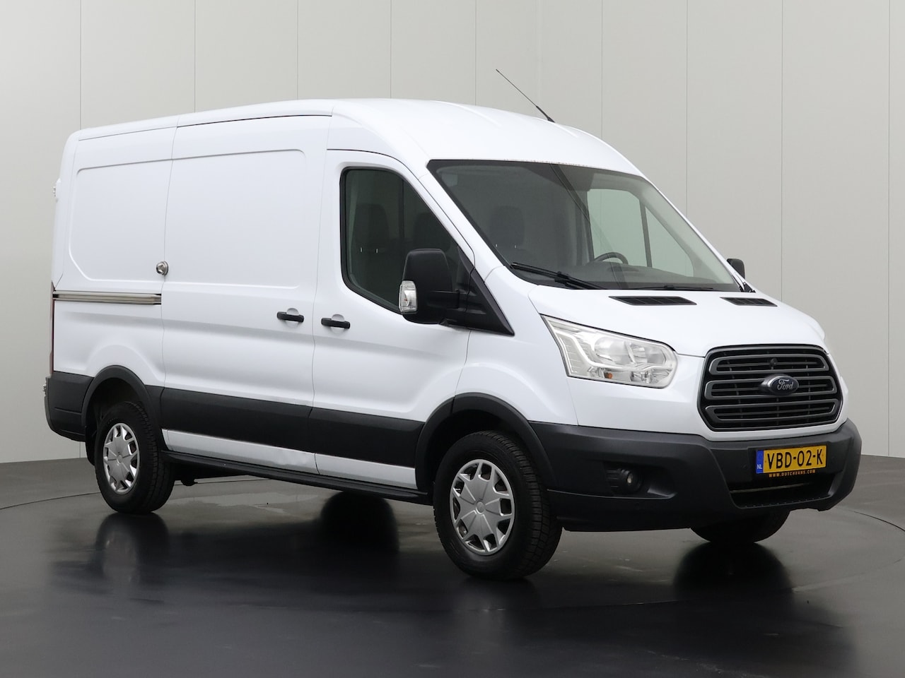 Ford Transit - 2.0TDCI 130PK L2H2 Euro 6 | 2800Kg Trekhaak | Airco | Cruise | 3-Zits - AutoWereld.nl
