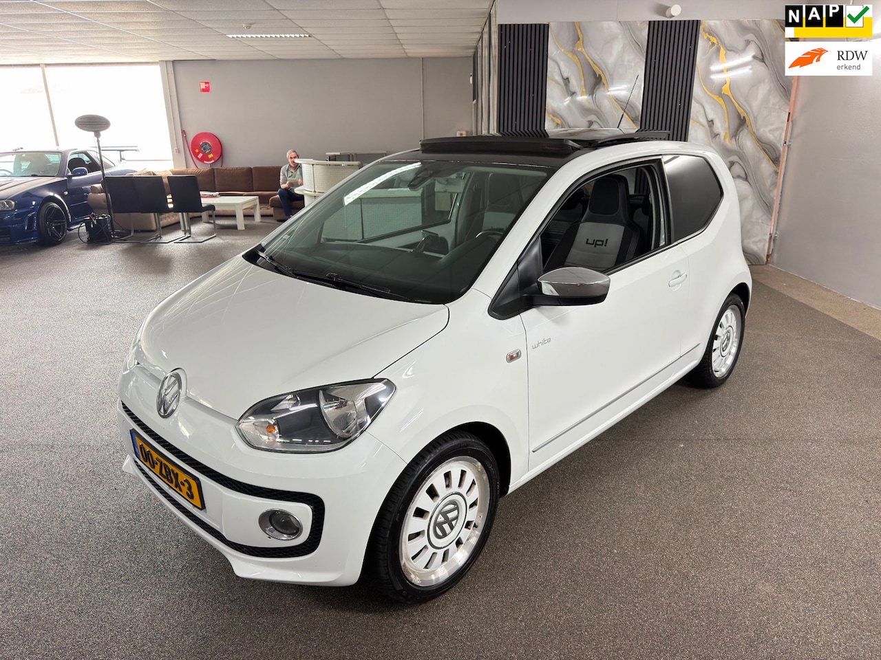 Volkswagen Up! - 1.0 high up! Apk Nieuw,Airco,Panoramadak,Airco,Navigatie,Bluetooth,N.A.P,Lm velgen,Topstaa - AutoWereld.nl