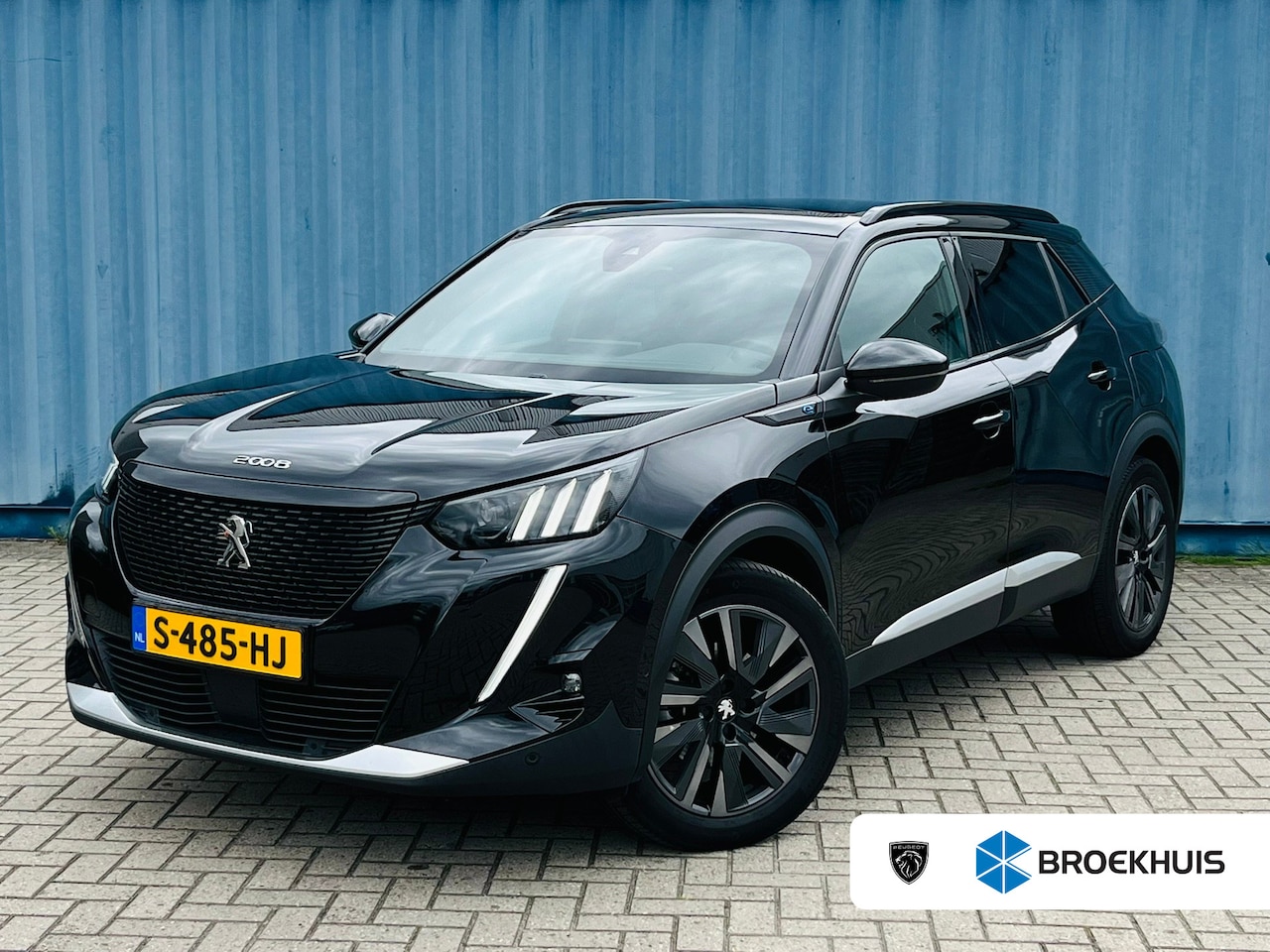 Peugeot e-2008 - EV GT Pack 50 kWh Schuif kantel dak | Achteruitrijcamera | Alcantara bekleding | Keyless | - AutoWereld.nl