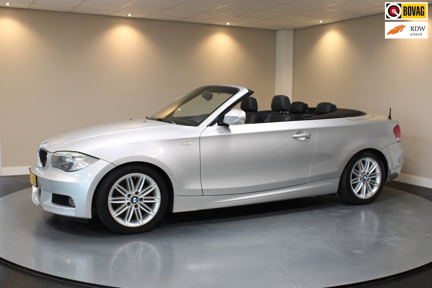 BMW 1-serie Cabrio - 118i High Executive *M-Sportpakket* Half-Leder|Airco|17'' M-Sportvelgen|Alarmsysteem|Elekt - AutoWereld.nl