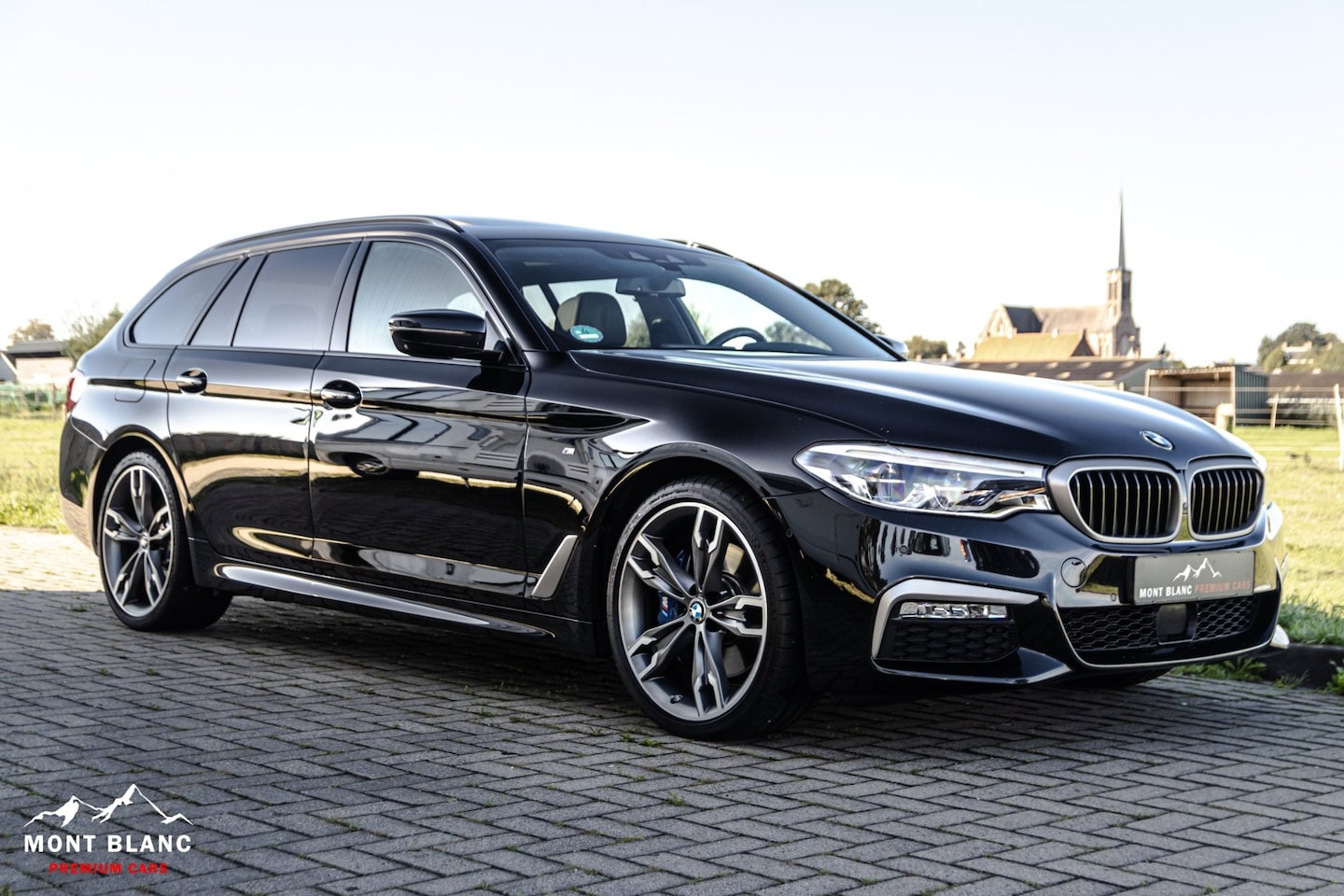 BMW 5-serie Touring - 530d xDrive|M-pakket|Pano.|360° cam.|HUD|Trekhaak - AutoWereld.nl