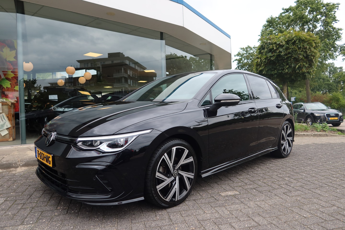 Volkswagen Golf - 1.5 eTSI R-Line 150PK Automaat Stoel,- Stuurverwarm. I Camera I VOL - AutoWereld.nl