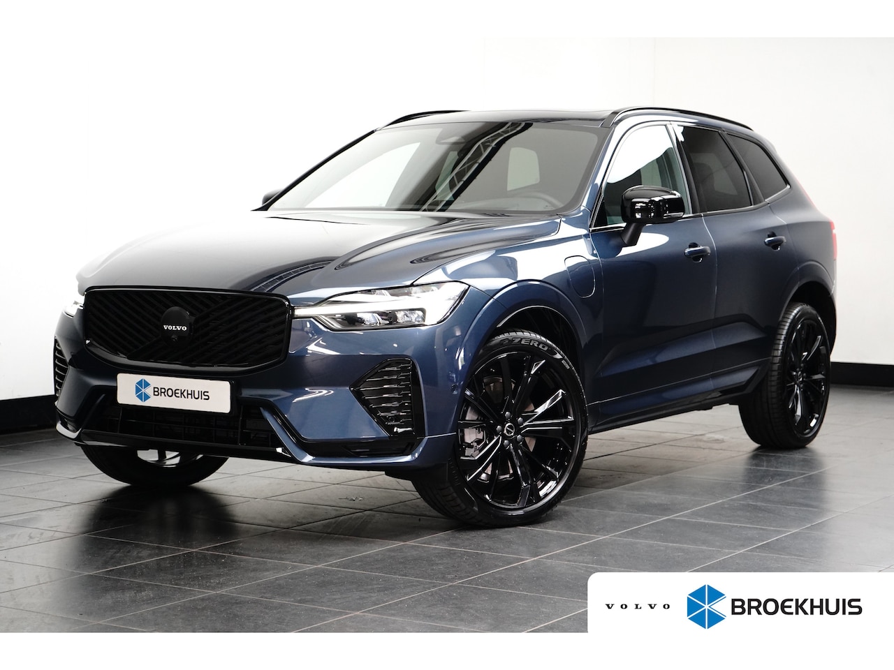 Volvo XC60 - Plus Black Edition Recharge Plug-In Hybrid AWD | Luchtvering | 360 | HUD | H&K | Panodak | - AutoWereld.nl