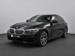 BMW 5-serie - 545e xDrive M-Sport | Trekhaak | 19 inch | Camera | ACC | Carplay | Dealer onderhouden | S