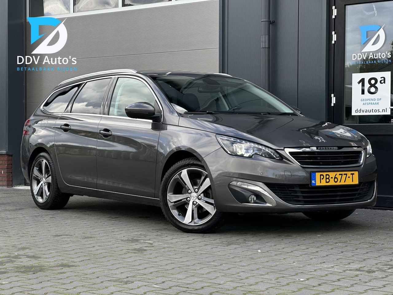 Peugeot 308 SW - 1.2/131pk PureTech Premium|NAP|Trekh|Pano|PDC|Stoelverwarming|Cruise|Climate|Navi|LED|17" - AutoWereld.nl