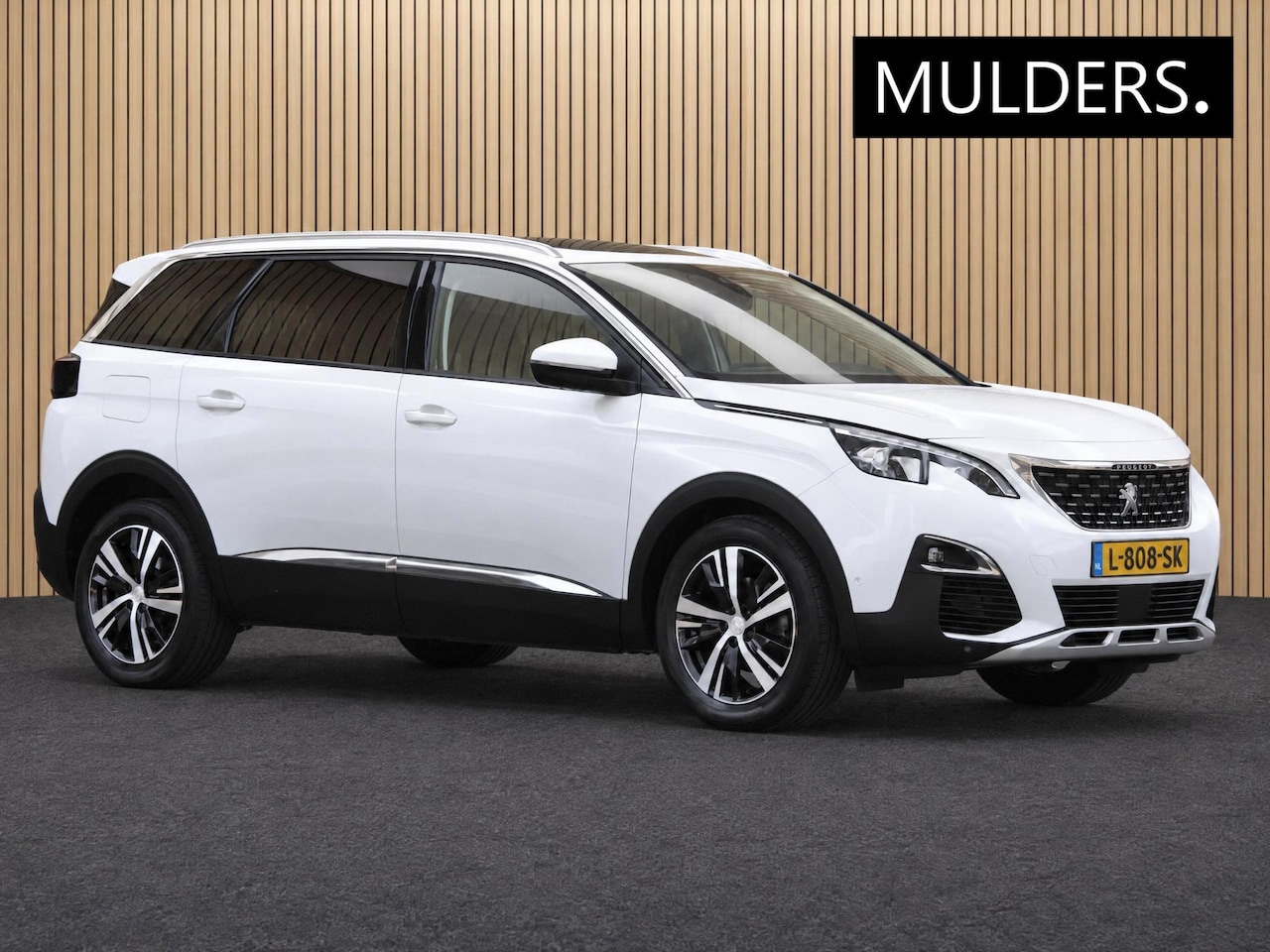 Peugeot 5008 - 1.2 PureTech Allure | Navi / Camera / Stoelverwarming - AutoWereld.nl