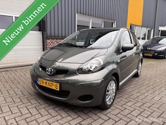 Toyota Aygo - 1.0-12V Aspiration Green