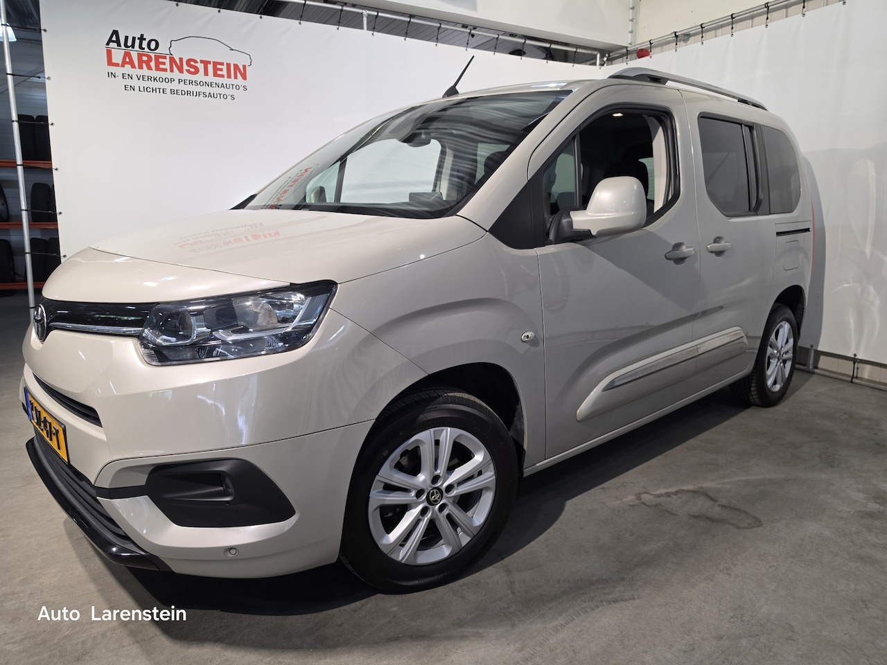 Toyota ProAce City Verso - 1.2 Turbo 111pk Dynamic Fam./ Carplay / A.Cam./ Cruise C./ Climate C. - AutoWereld.nl