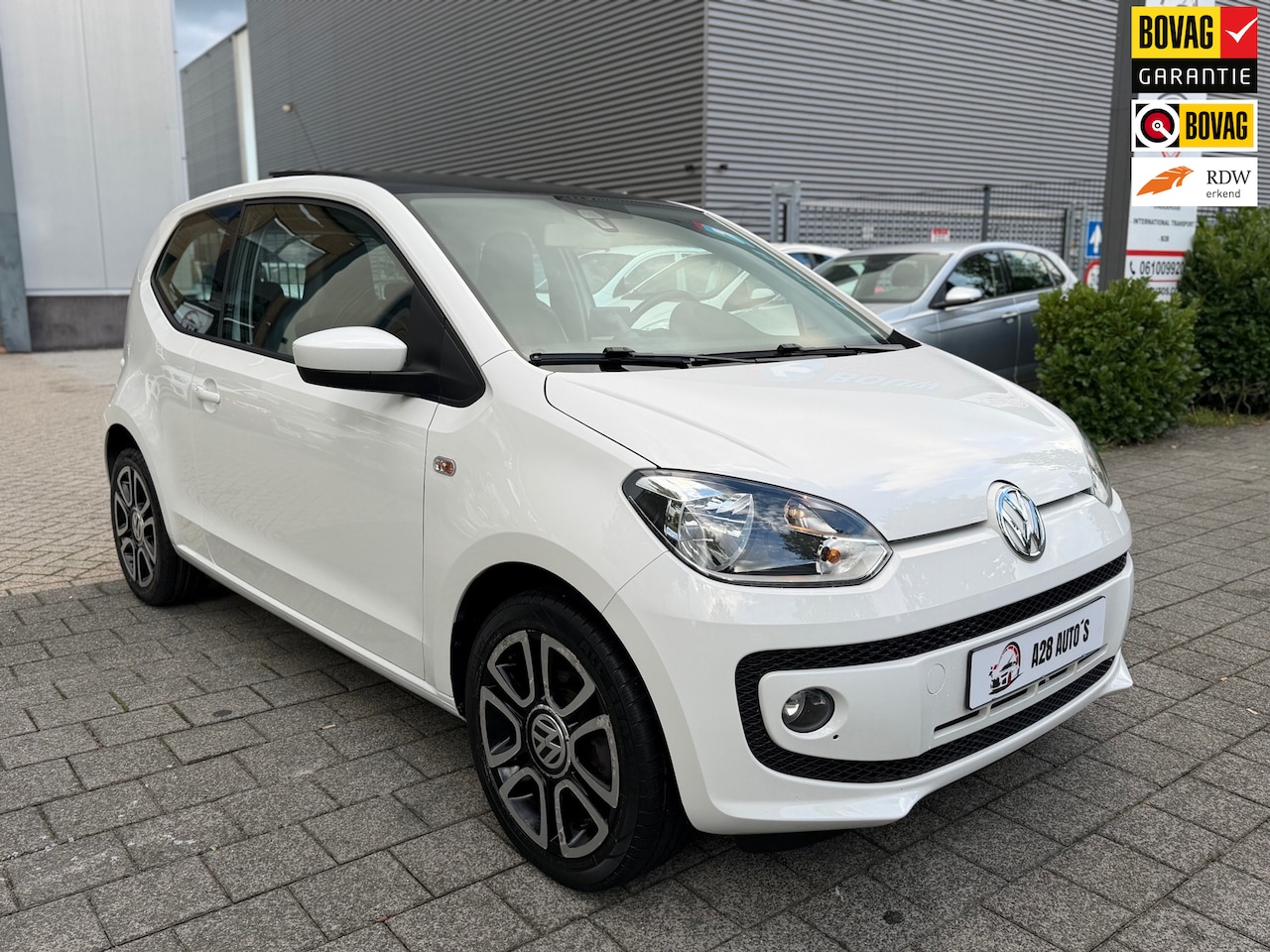 Volkswagen Up! - 1.0 high up!| Automaat| Stoelverw|Airco|Pano|Cruise contr - AutoWereld.nl