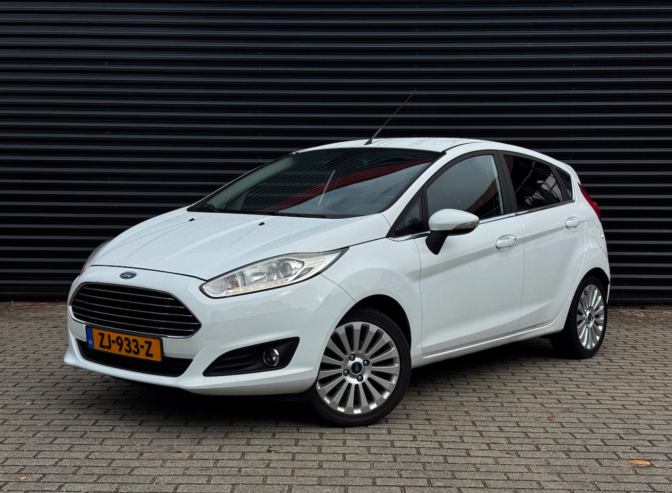 Ford Fiesta - 1.0 EcoBoost Titanium | Nieuwe Distributieriem! | Verwarmde Voorruit & Voorstoelen | Licht - AutoWereld.nl