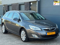 Opel Astra Sports Tourer - 1.4 Cosmo NAVI LEER CLIMA CRUISE TREKHAAK APK NAP