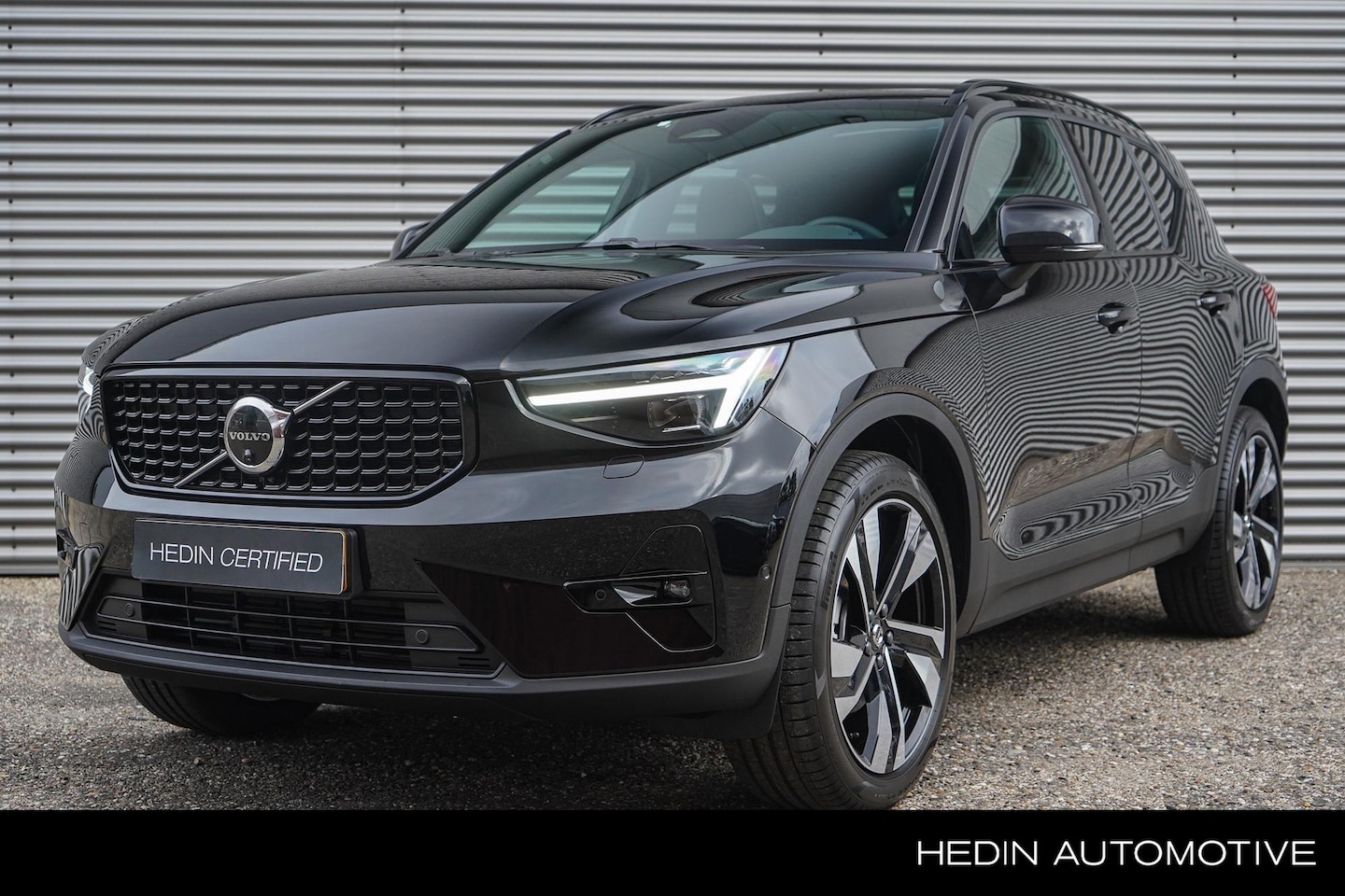 Volvo XC40 - 2.0 B4 Plus Dark | Pano. dak | Adaptive Cruise | BLIS | 360 Camera | Matrix LED | 20 inch - AutoWereld.nl