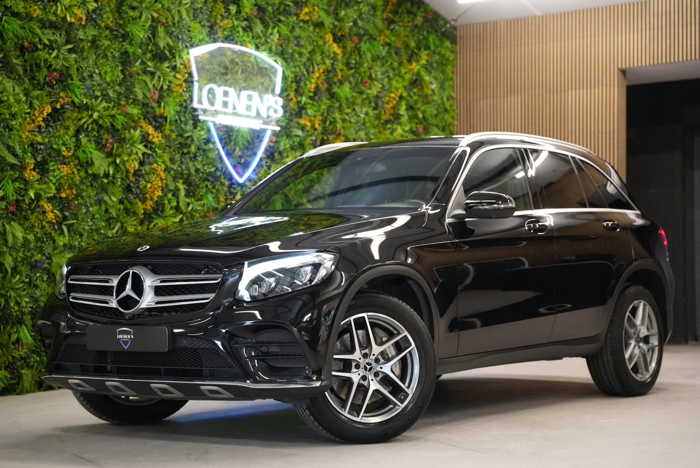 Mercedes-Benz GLC-klasse - 250 4MATIC AMG / Luchtvering / Trekhaak / 360 Camera / Cruise - AutoWereld.nl