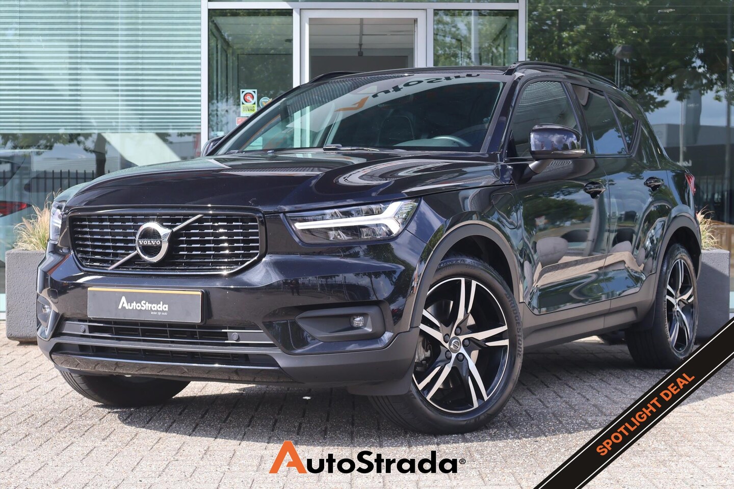 Volvo XC40 - T5 Twin Engine R-DESIGN 262pk I Navi I Camera I Carplay I Climate I LED I Keyless - AutoWereld.nl