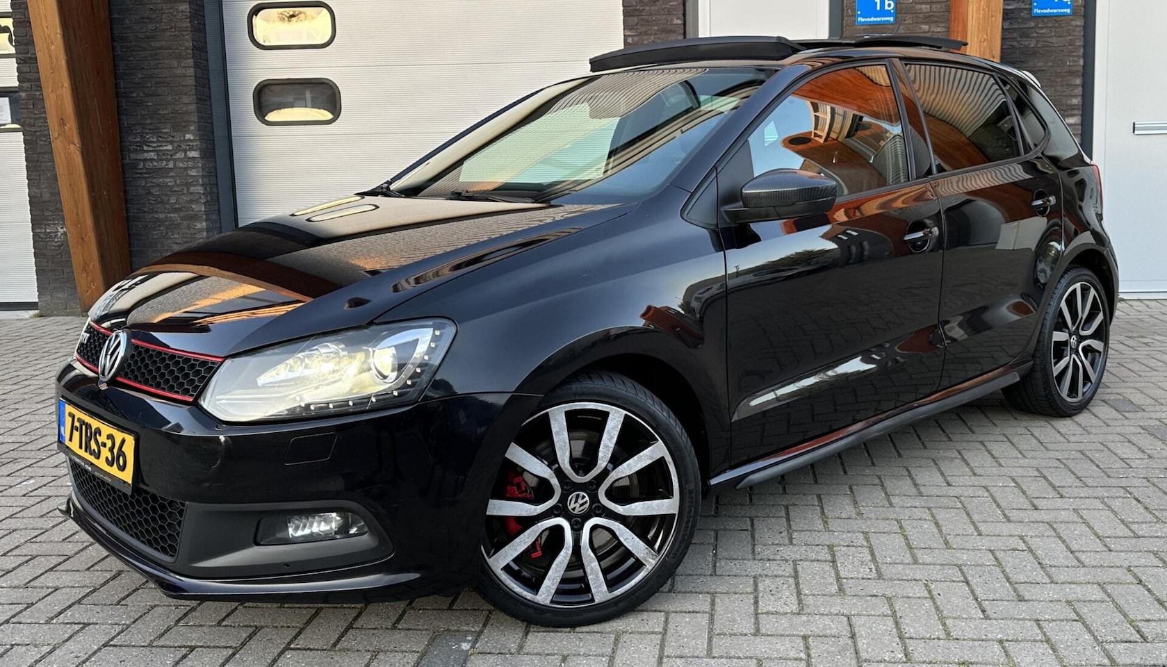 Volkswagen Polo - 1.4 TSI GTI PANO/STOELVW/DSG/NAVI/LED/MILTEK - AutoWereld.nl