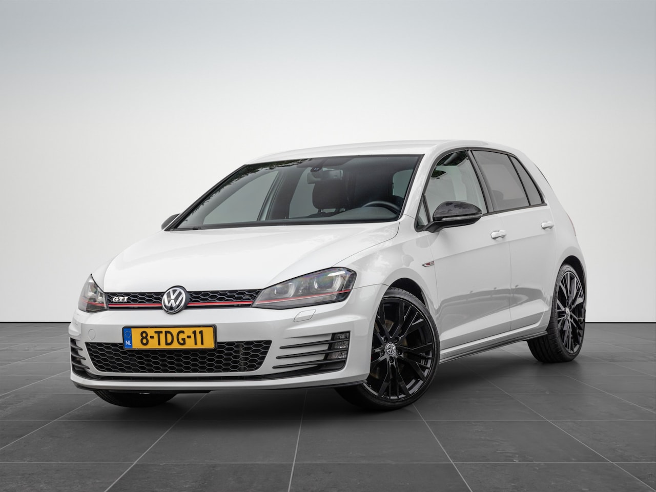 Volkswagen Golf - 2.0 TSI 220pk GTI DSG NL Auto 19'' Bi-Xenon Discover Pro - AutoWereld.nl