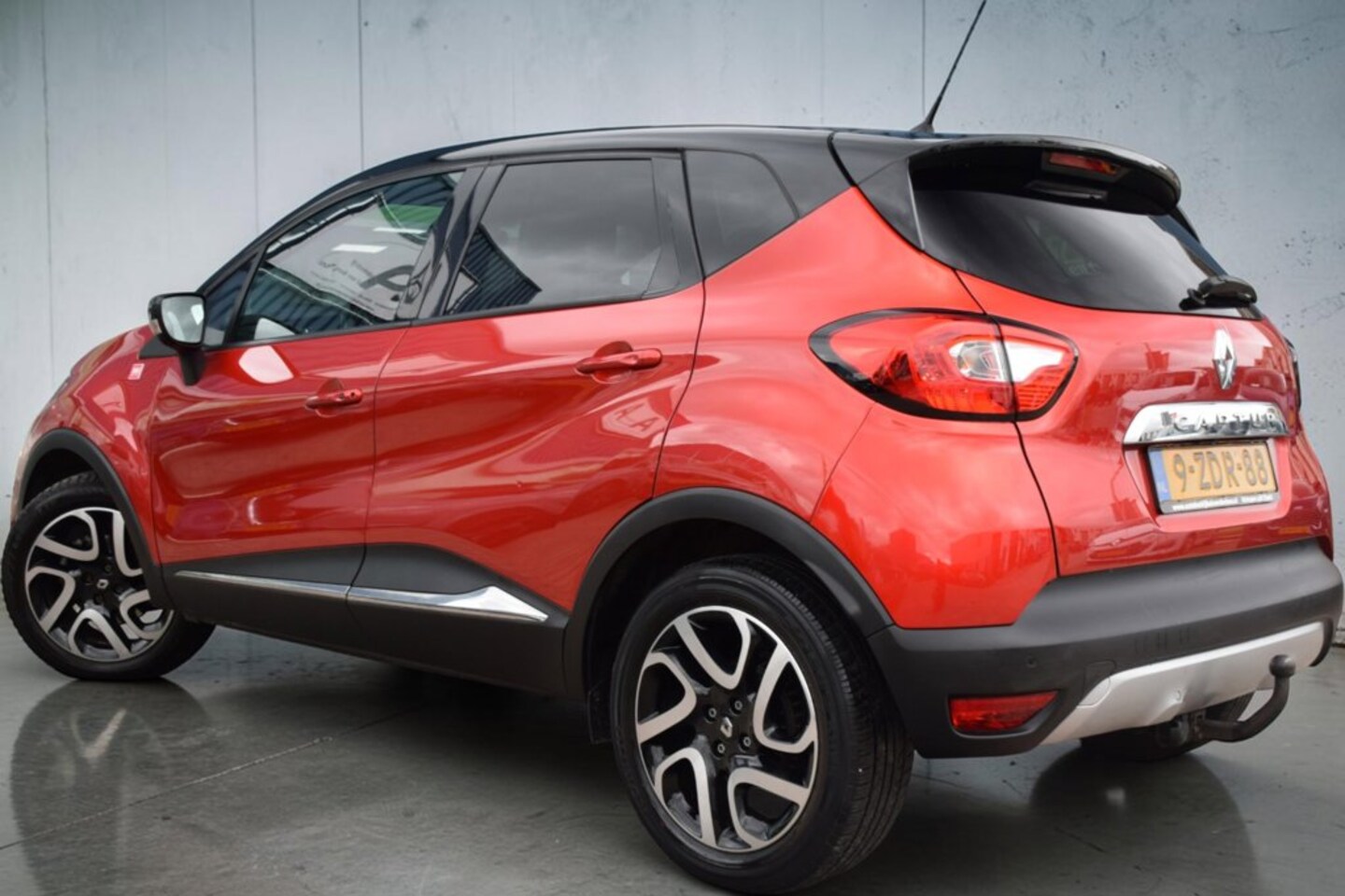 Renault Captur - 1.2 TCe Helly Hansen 1.2 TCe Helly Hansen, Automaat, Parkeercamera, Trekhaak, Dealeronderhouden,