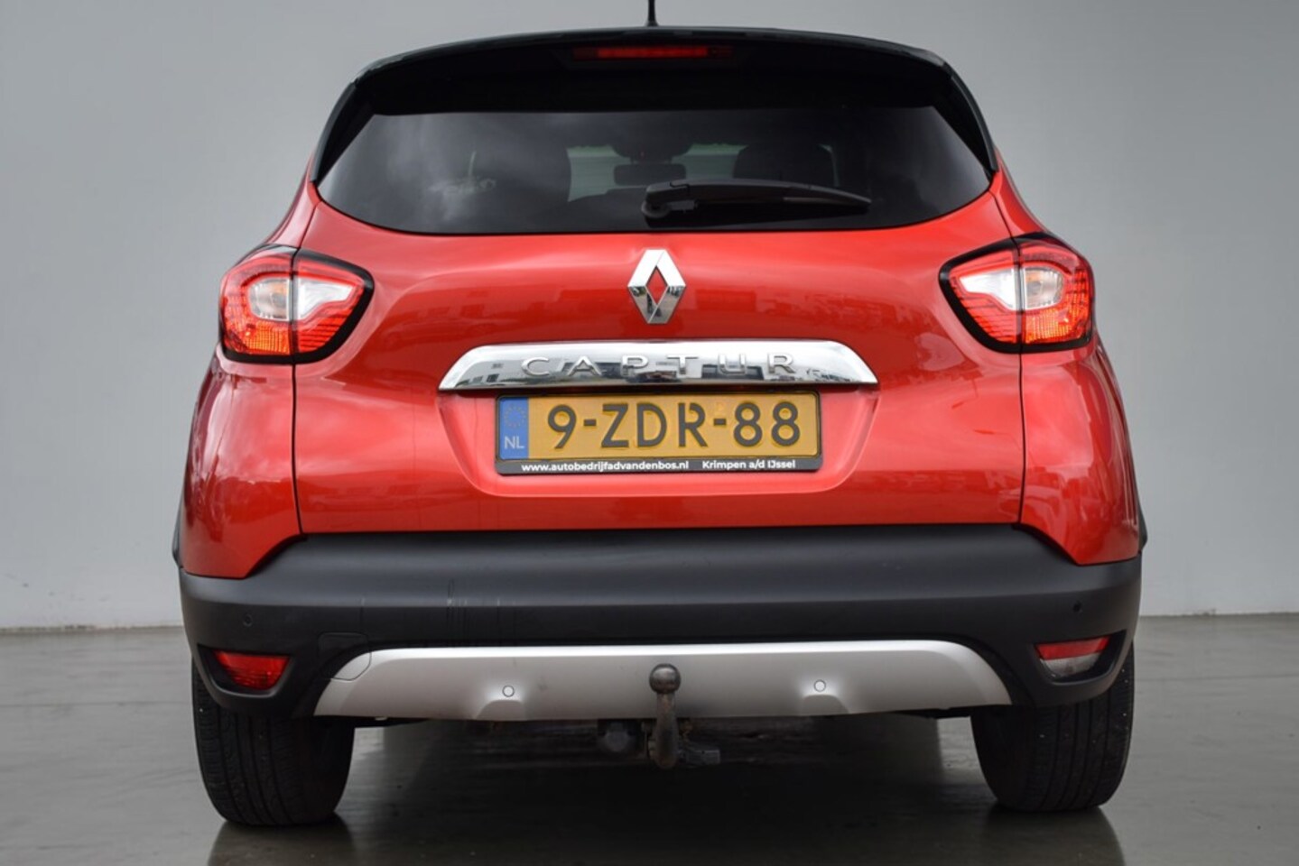 Renault Captur - 1.2 TCe Helly Hansen 1.2 TCe Helly Hansen, Automaat, Parkeercamera, Trekhaak, Dealeronderhouden,