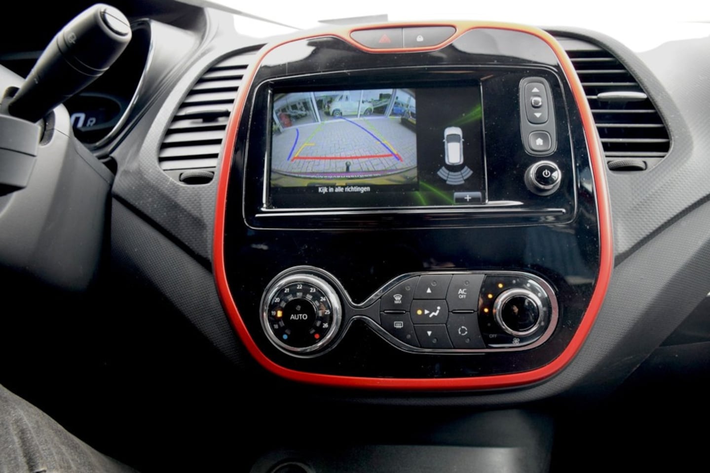 Renault Captur - 1.2 TCe Helly Hansen 1.2 TCe Helly Hansen, Automaat, Parkeercamera, Trekhaak, Dealeronderhouden,
