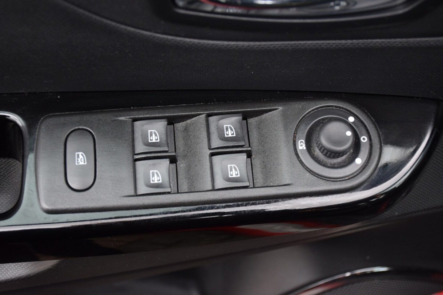 Renault Captur - 1.2 TCe Helly Hansen 1.2 TCe Helly Hansen, Automaat, Parkeercamera, Trekhaak, Dealeronderhouden,