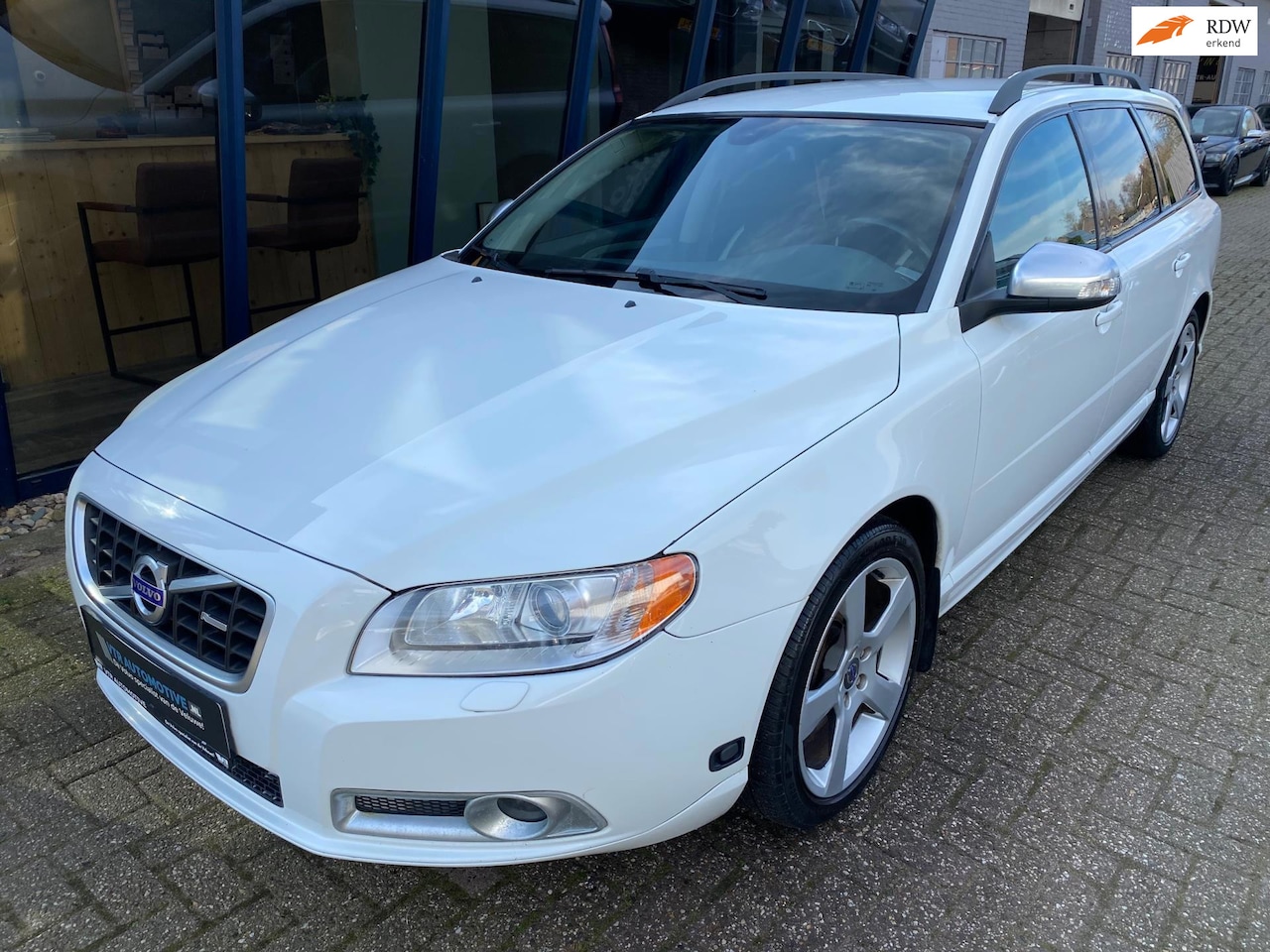 Volvo V70 - 2.5FT R-Design 230PK LEER / XENON / PDC / ECC - AutoWereld.nl