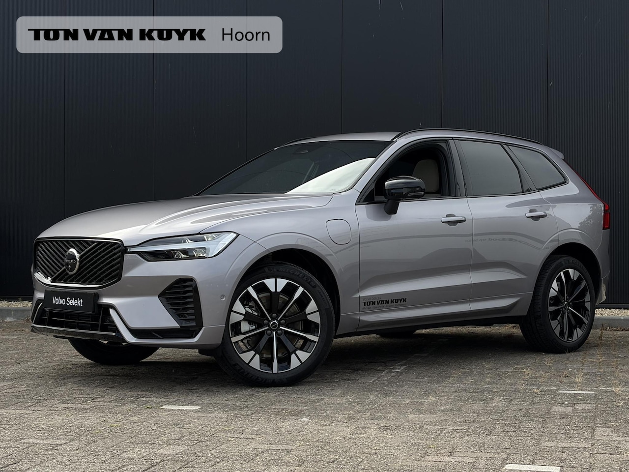 Volvo XC60 - 2.0 T6 Plug-in hybrid AWD Plus Dark Panoramadak / head-up display / extra getint glas - AutoWereld.nl