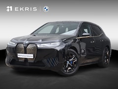 BMW iX - xDrive40 | High Executive | Sportpakket | Panodak Skylounge | Head-Up | Trekhaak | Driving