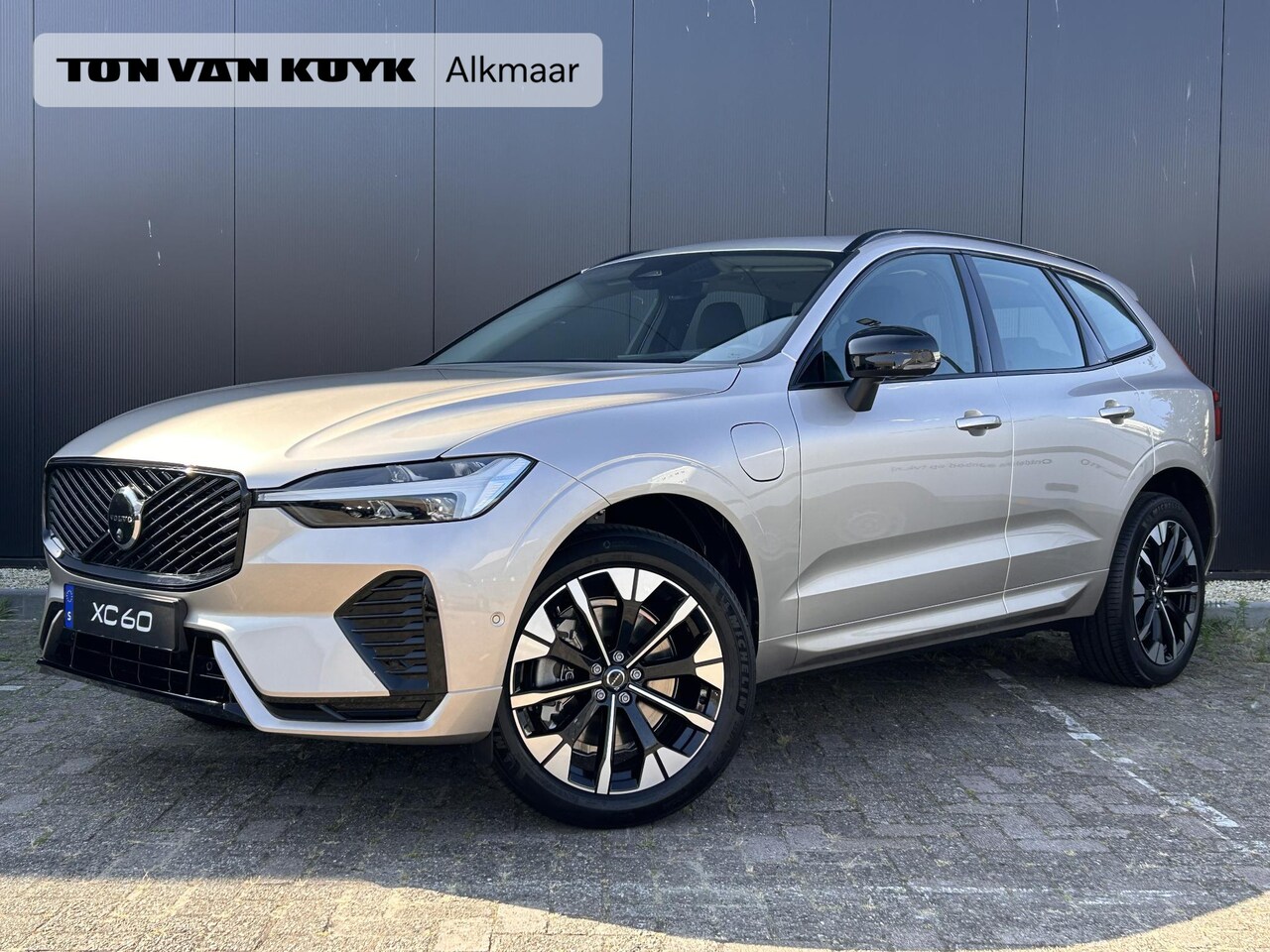 Volvo XC60 - 2.0 T6 Plug-in hybrid AWD Ultra Bright panoramadak / head-up display / 360 graden camera - AutoWereld.nl