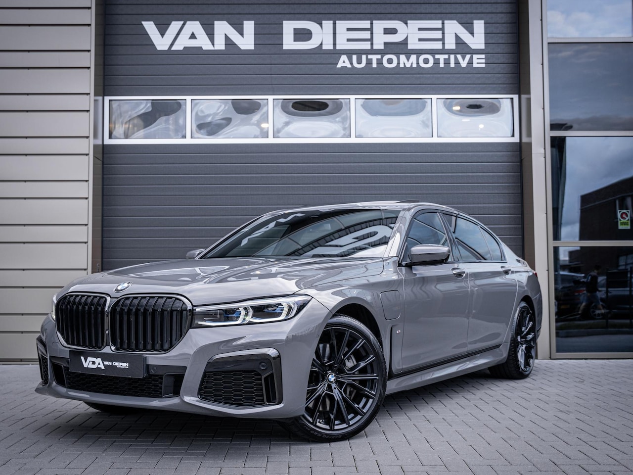 BMW 7-serie - 745Le High Executive - M-Sport l Bernina l Rear Ent. l Massage l Pano l Laser - AutoWereld.nl