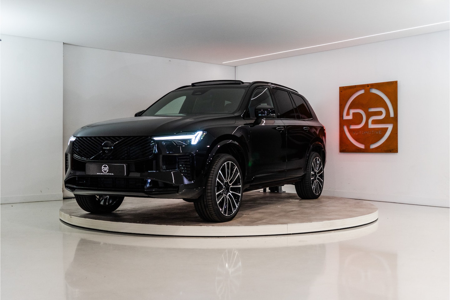 Volvo XC90 - 2.0 T8 Plug-in hybrid AWD Ultra Dark Long Range 406PK GLOEDNIEUW | 7 Pers. | Bowers | Pano - AutoWereld.nl